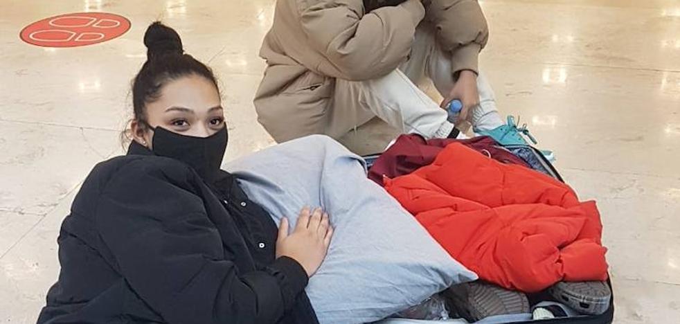 «Nos han dejado tres días tirados en Barajas sin saber qué iba a ser de